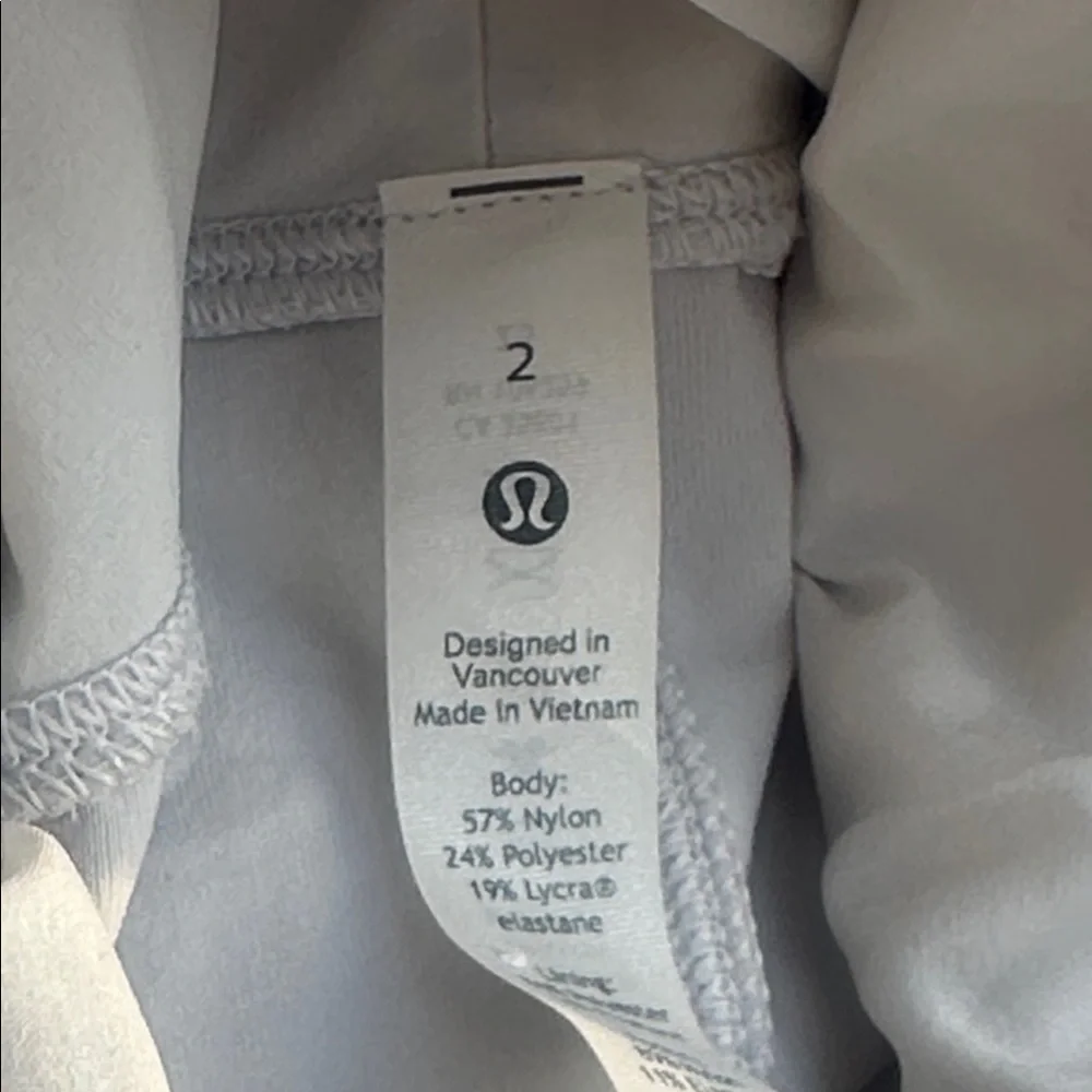 Lululemon Athletica AirWrap Pullover Hoodie in Alpine White Size 2